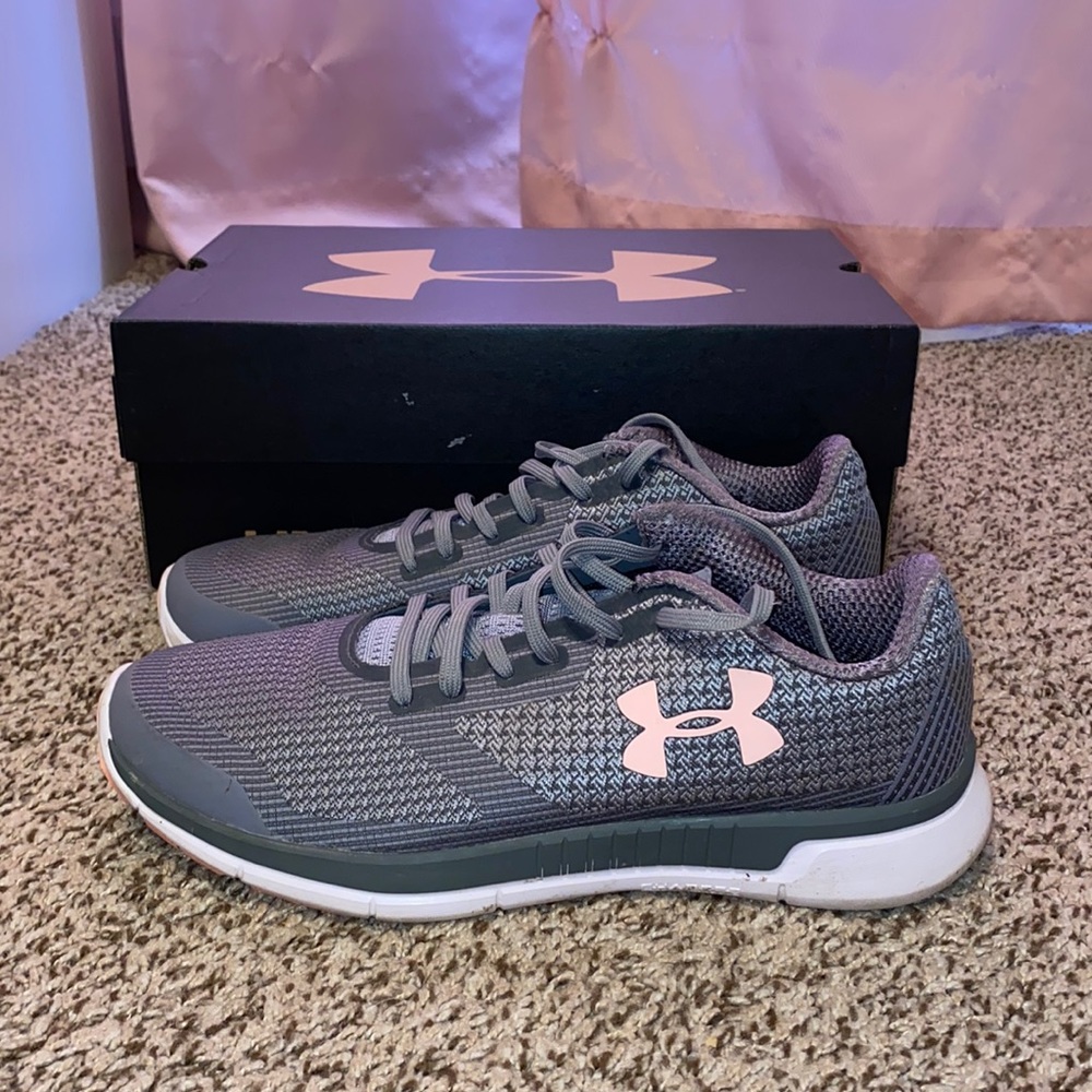 UA W CHARGED LIGHTNING under armor shoes